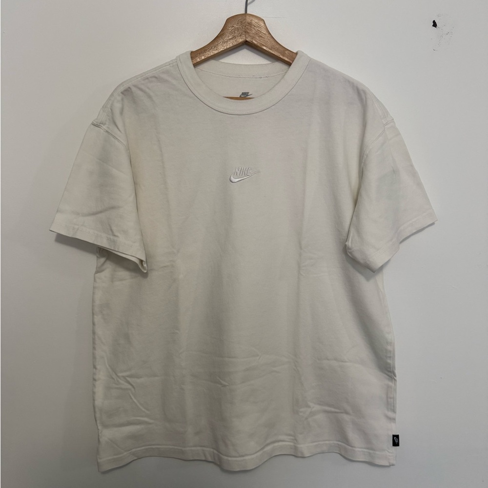 Nike Sportswear Premium Essentials T-Shirt